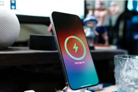 西吉苹果15换屏服务分享用什么充电器给iPhone15充电更好 